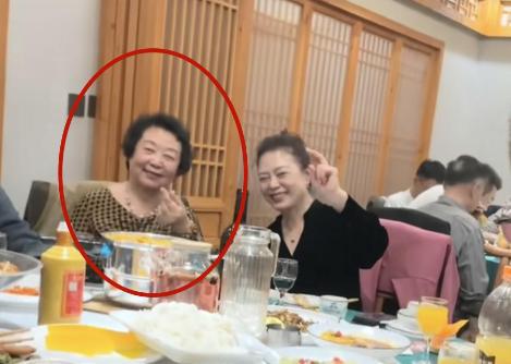 世凯87岁孙子太冻龄曹锟孙女罕见亮相pg电子网站军阀后人聚会照片曝光：袁(图9)