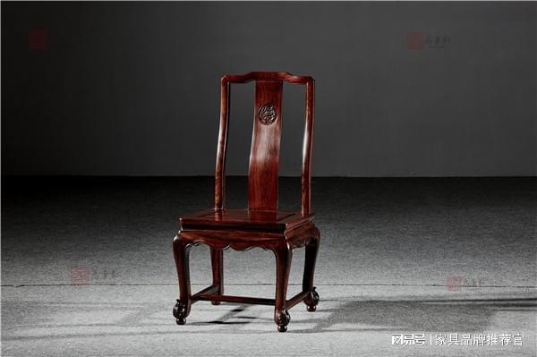 木餐桌方圆之选：适配生活场景是关键pg电子平台微凹黄檀工厂·万事红红(图4)