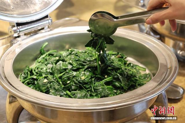 当“食” 走俏市场添冬日鲜甜pg电子模拟器试玩霜打菜正(图1)